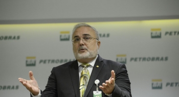 Presidente da Petrobras diz que pode reduzir preço da gasolina